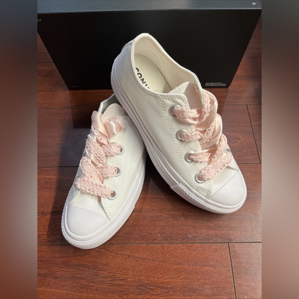 Womens 8.5 Converse OX Lift Platform Crochet Laces White Low Top Shoe A14830C